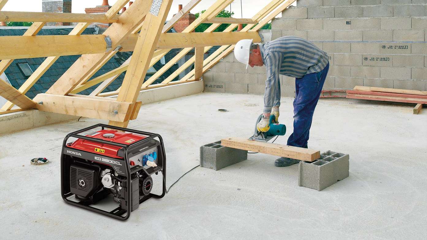 Honda EG3600 Petrol Generator in use